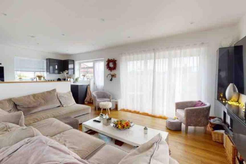 Love Lancing By The Sea With Optional Large Hot Tub Sleeps Up To 8 & Free Parking Villa Exterior foto