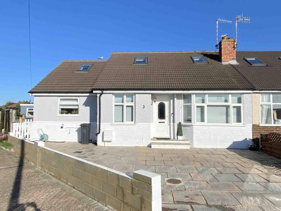 Love Lancing By The Sea With Optional Large Hot Tub Sleeps Up To 8 & Free Parking Villa Exterior foto